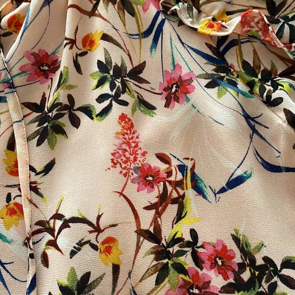 Rose + Olive Fall Floral Blouse size Med - Picture 8 of 8